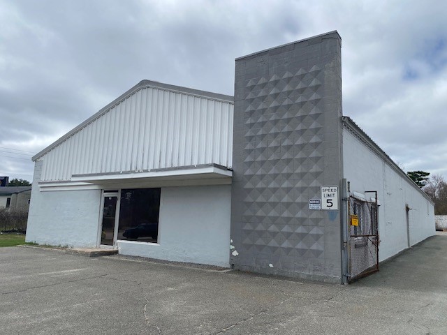92 Londonderry Turnpike, Manchester, NH 03104 - Office/Warehouse For Lease