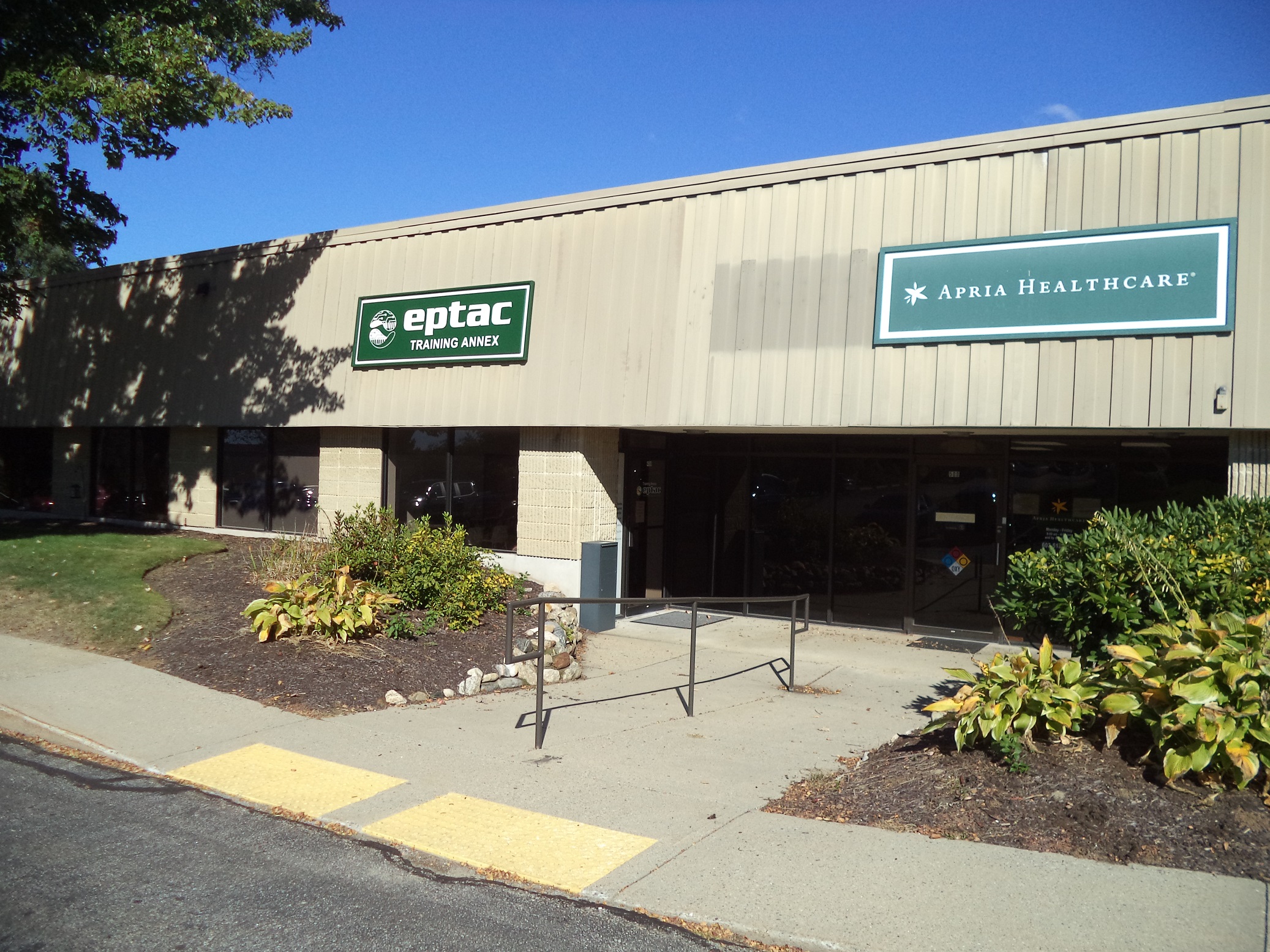 1 Perimeter Road, Manchester, NH 03103 - Industrial/Office/Warehouse For Lease 