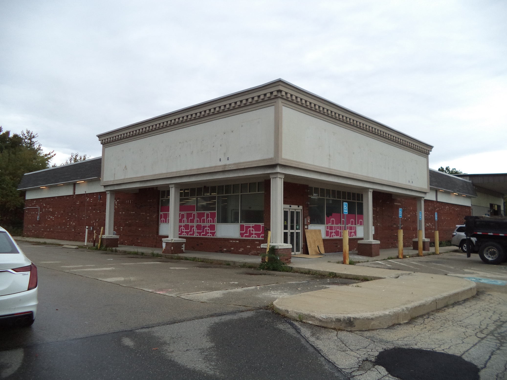 271 Mammoth Road, Manchester, NH 03109 - For Lease 