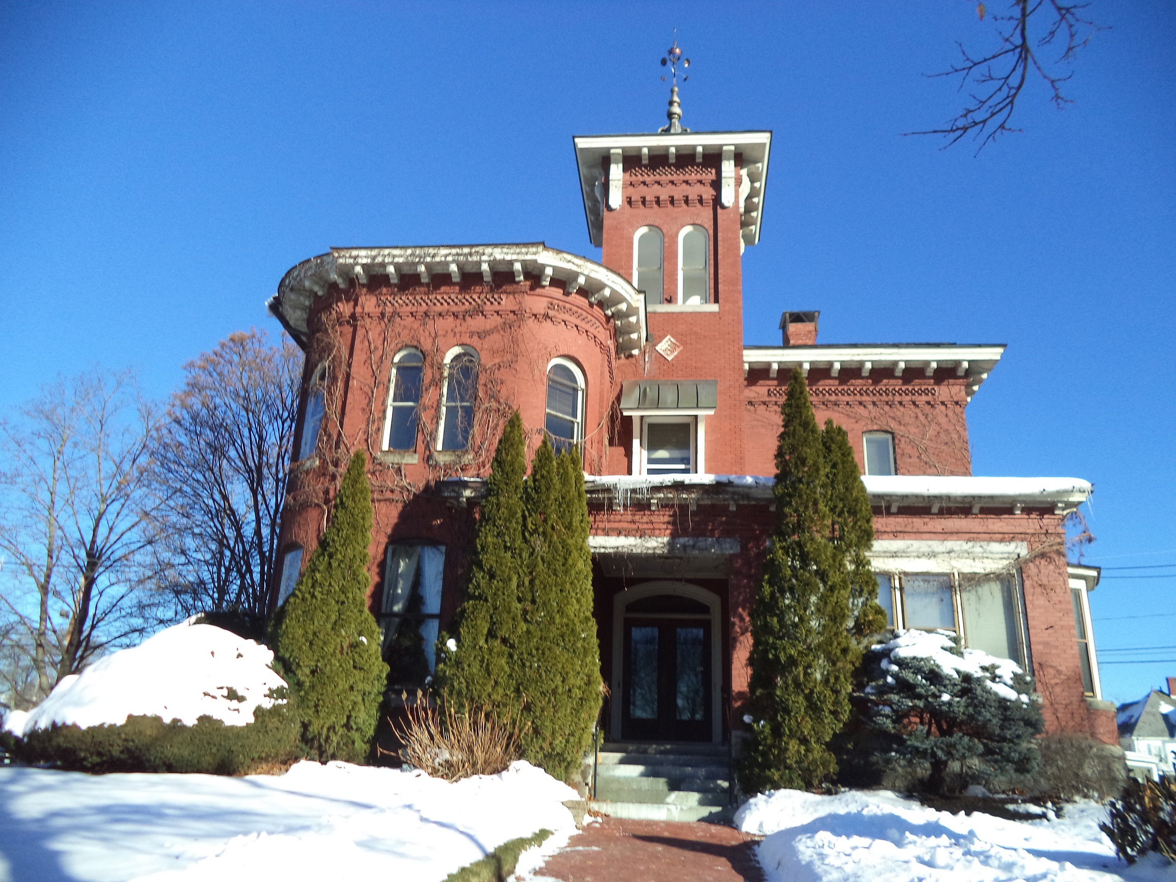 1779 Elm Street, Manchester, NH 03104 - Office Space (4 spaces available) For Lease